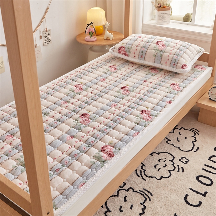 91家纺网 家纺一手货源 找家纺 东宇床垫 2025新款牛奶绒床褥学生床 复古花