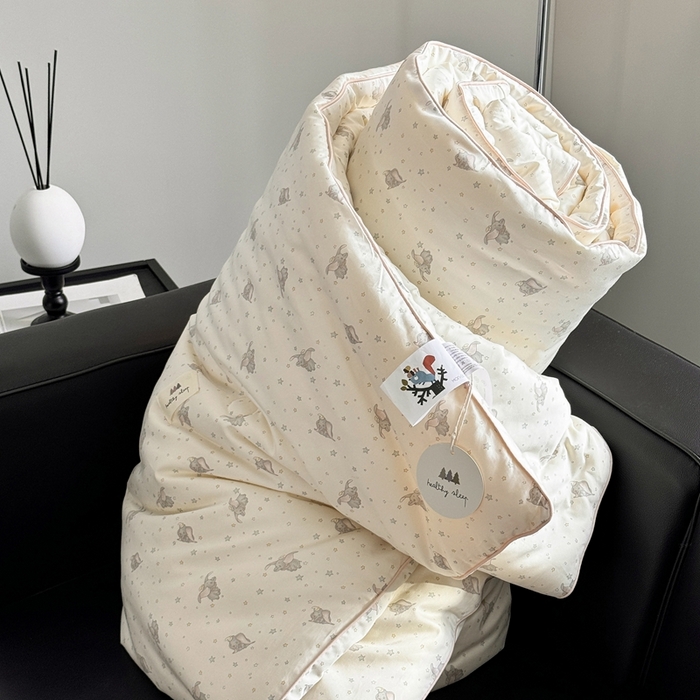 91家纺网 家纺一手货源 找家纺 汇庭 2024新品·雅棉春秋被系列--棚拍 萌象