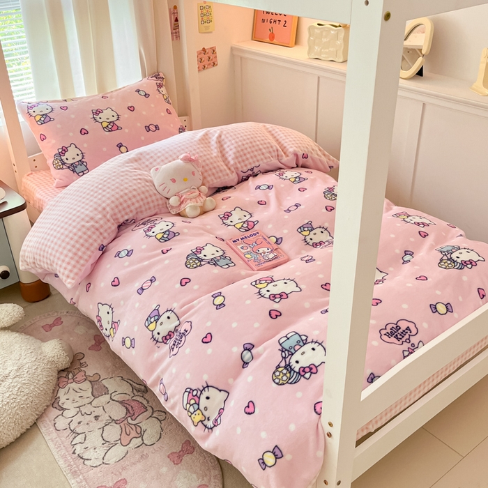 91家纺网 家纺一手货源 找家纺 星座 2025新款三丽鸥牛奶绒套件学生床 糖果KT猫 粉