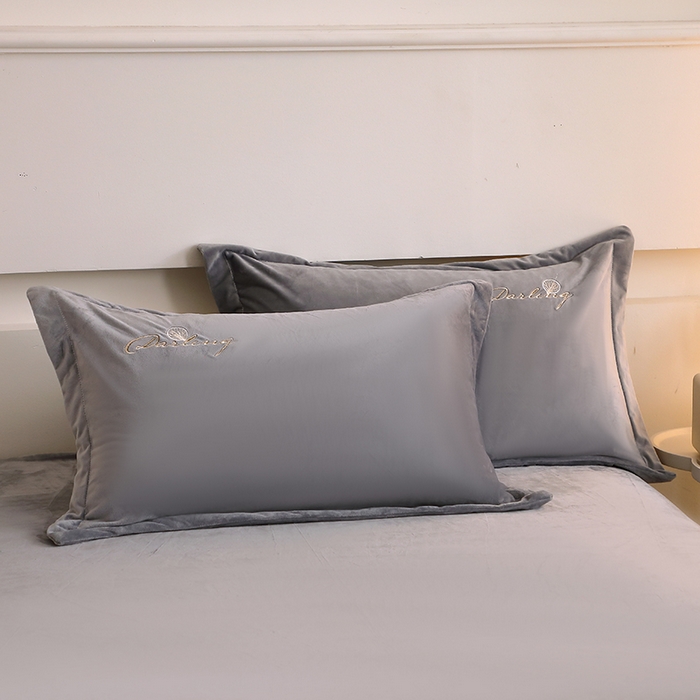 91家纺网 家纺一手货源 找家纺 2024新款母婴级花边床单款婴儿绒刺绣四件套 长相思-高级灰