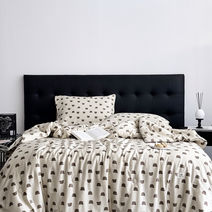 91家纺网 家纺一手货源 找家纺 汇庭 2024新品·雅棉春秋被系列--棚拍 摩卡小熊