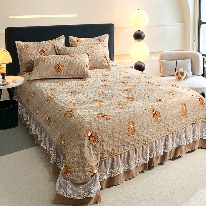 91家纺网 家纺一手货源 找家纺 2024新款亲肤牛奶绒夹棉床盖四件套 咖啡熊