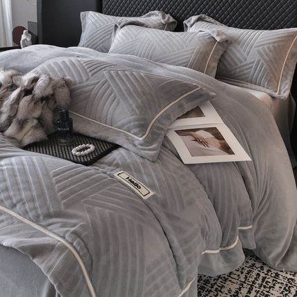 91家纺网 家纺一手货源 找家纺 首尔家纺 2024新款雕花牛奶绒律动系列四件套 律动-浅灰