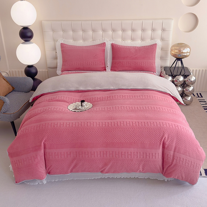 91家纺网 家纺一手货源 找家纺 冬然家纺 2024新款雕花绒床盖四件套 H-玫瑰粉