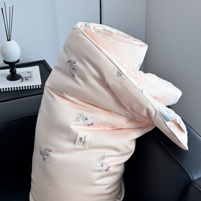 91家纺网 家纺一手货源 找家纺 汇庭 2024新品·雅棉春秋被系列--棚拍 美好小兔