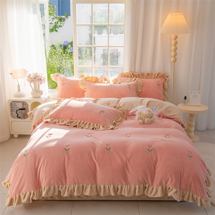 91家纺网 家纺一手货源 找家纺 眷恋家纺 2024新款牛奶绒花边郁金香花卉刺绣四件套 郁金香-浅粉+香槟