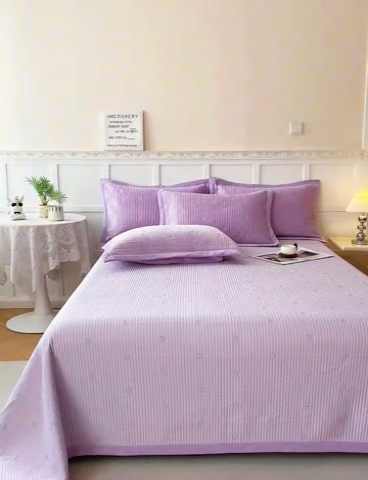 91家纺网 家纺一手货源 找家纺 莎果 2024新款天丝绒刺绣款床盖三件套 樱桃-紫