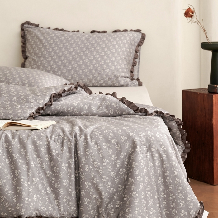 91家纺网 家纺一手货源 找家纺 汇庭 2024秋冬新款·铂金雅棉系列--棚拍 苏美尔灰