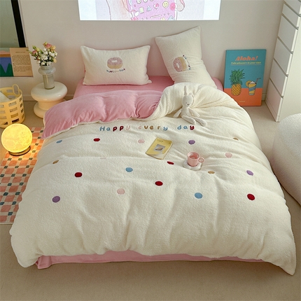 91家纺网 家纺一手货源 找家纺 （总）美乐迪家纺 2024新款高克重绵羊绒毛巾绣四件套