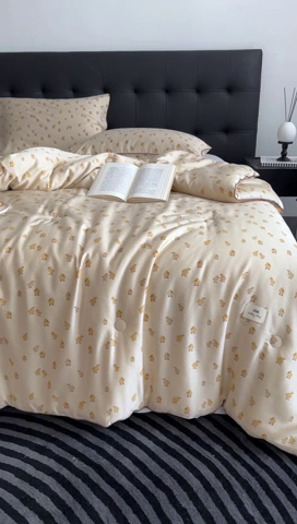 91家纺网 家纺一手货源 找家纺 汇庭 2024新品·雅棉春秋被系列--棚拍 冰淇淋