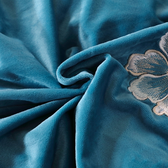 91家纺网 家纺一手货源 找家纺 2024新款母婴级花边床单款婴儿绒刺绣四件套 长相思-湖绿