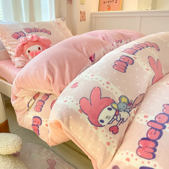 91家纺网 家纺一手货源 找家纺 星座 2025新款三丽鸥牛奶绒套件学生床 贪吃美乐蒂