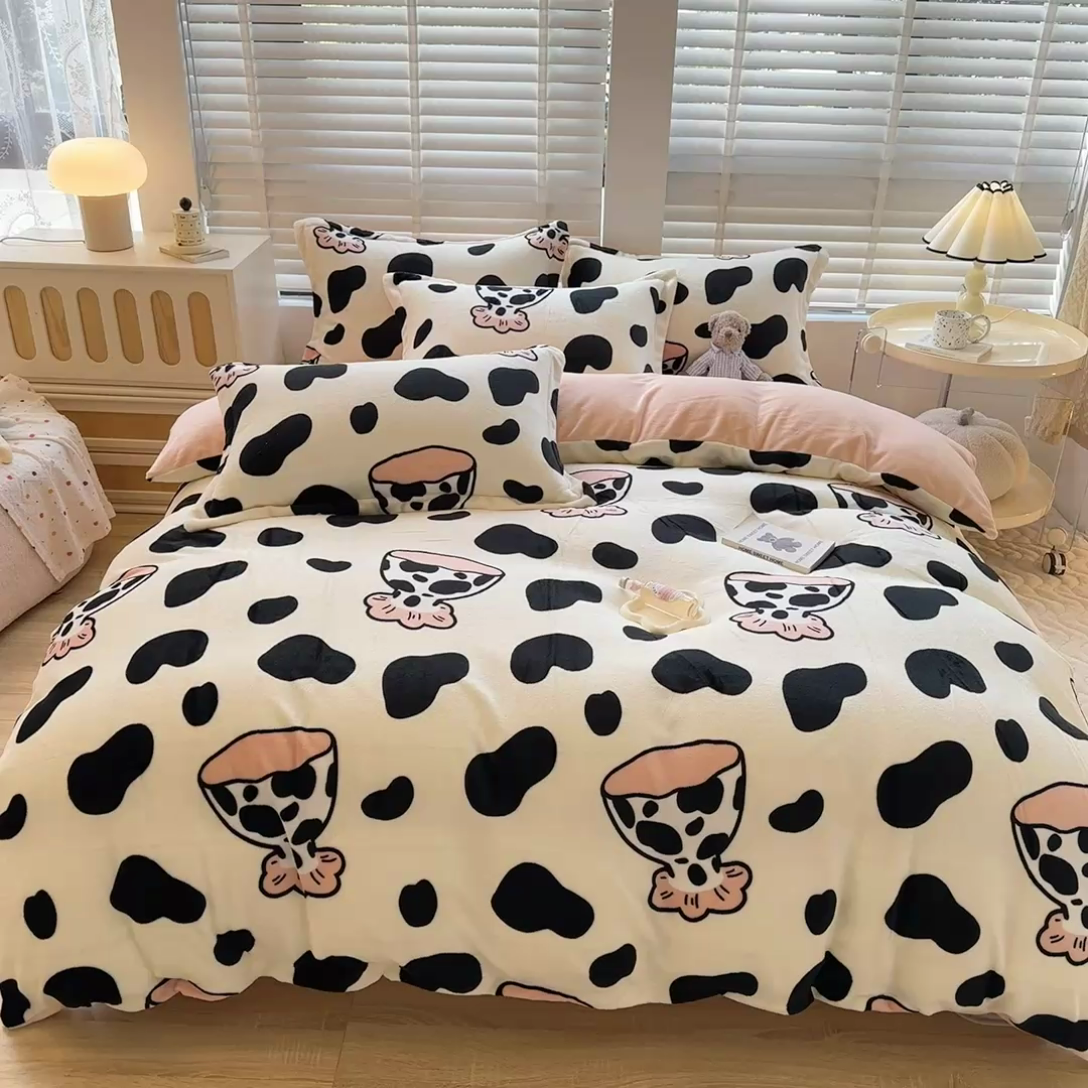 91家纺网 家纺一手货源 找家纺 卡普 2026新款牛奶绒印花四件套 奶牛杯