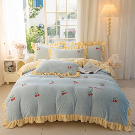 91家纺网 家纺一手货源 找家纺 眷恋家纺 2024新款牛奶绒花边郁金香花卉刺绣四件套 樱桃-婴儿蓝+奶油黄