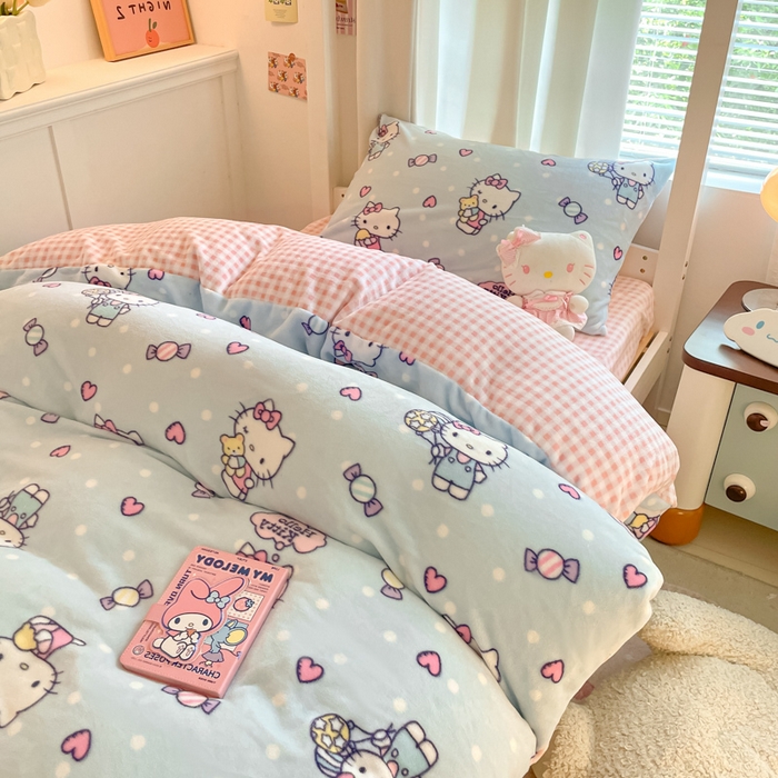 91家纺网 家纺一手货源 找家纺 星座 2025新款三丽鸥牛奶绒套件学生床 糖果KT猫 蓝