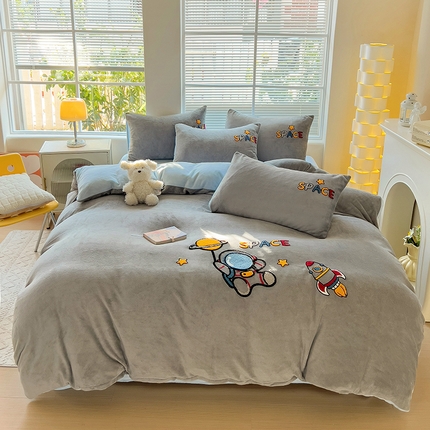 卡普二店 2024新款高克重牛奶绒毛巾绣四件套 星际旅途