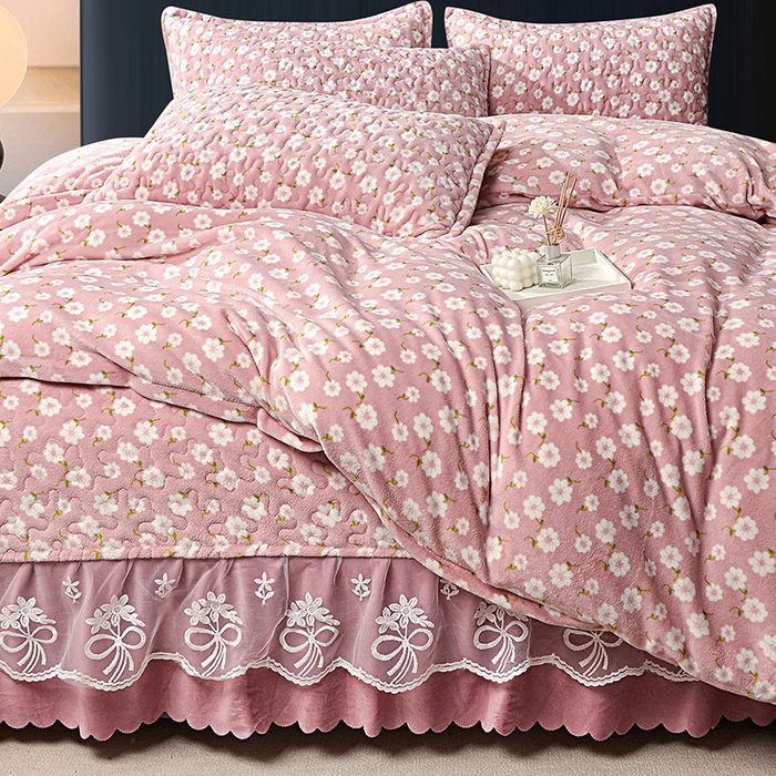 91家纺网 家纺一手货源 找家纺 2024新款亲肤牛奶绒夹棉床盖四件套 小碎花