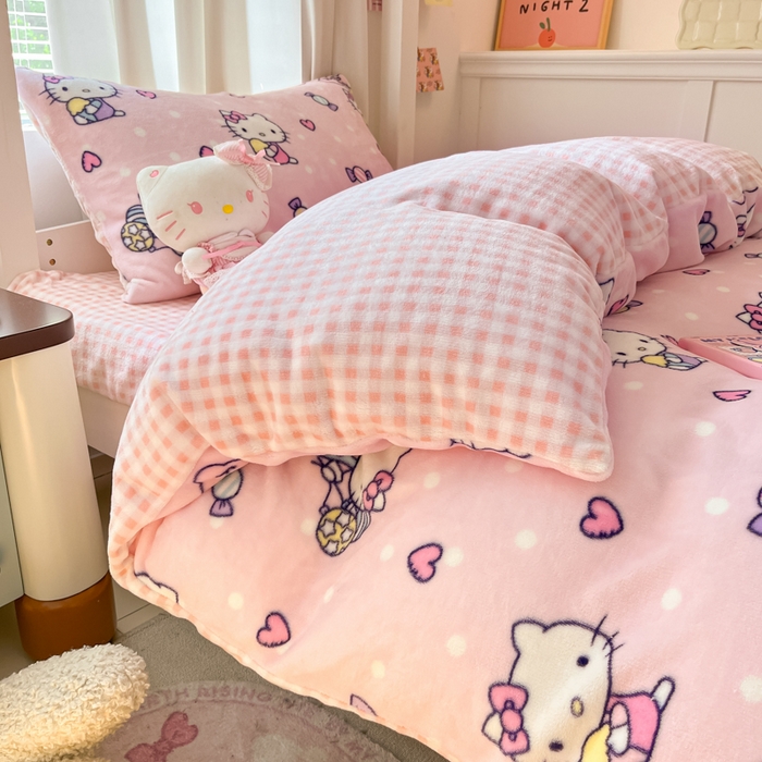 91家纺网 家纺一手货源 找家纺 星座 2025新款三丽鸥牛奶绒套件学生床 糖果KT猫 粉