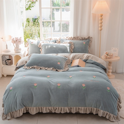 91家纺网 家纺一手货源 找家纺 眷恋家纺 2024新款牛奶绒花边郁金香花卉刺绣四件套 郁金香-海清+山灰