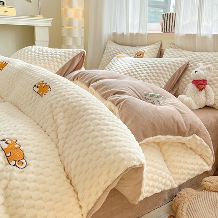 澳梵家居 2024新款小清新豆豆绒牛奶绒毛巾绣四件套 懒懒阿柴-卡其