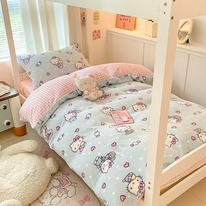 91家纺网 家纺一手货源 找家纺 星座 2025新款三丽鸥牛奶绒套件学生床 糖果KT猫 蓝