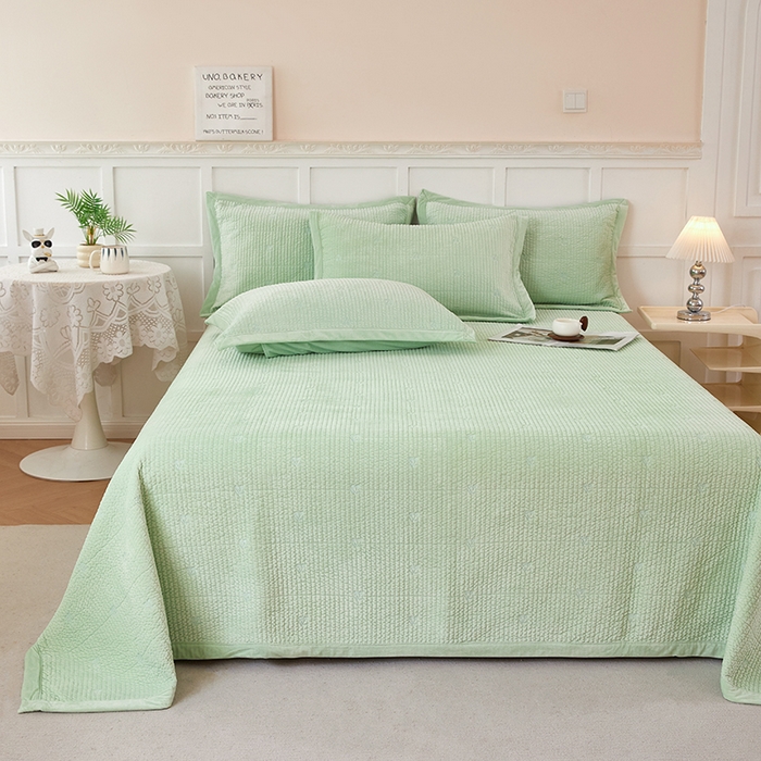 91家纺网 家纺一手货源 找家纺 莎果 2024新款天丝绒刺绣款床盖三件套 樱桃-绿