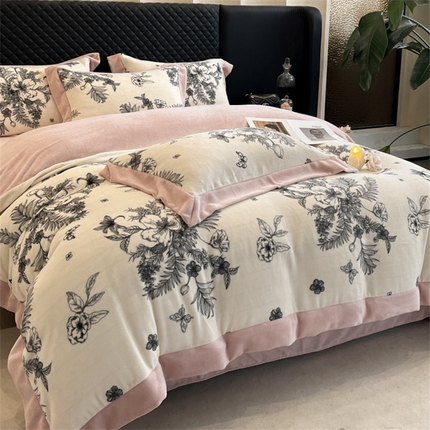 91家纺网 家纺一手货源 找家纺 首尔家纺 2024新款牛奶绒轻奢宽边法式印花四件套 花团锦簇-粉
