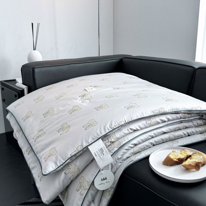 91家纺网 家纺一手货源 找家纺 汇庭 2024新品·雅棉春秋被系列--棚拍 多多象灰