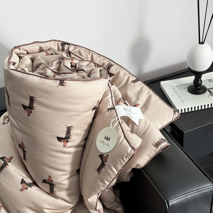 91家纺网 家纺一手货源 找家纺 汇庭 2024新品·雅棉春秋被系列--棚拍 班尼狗