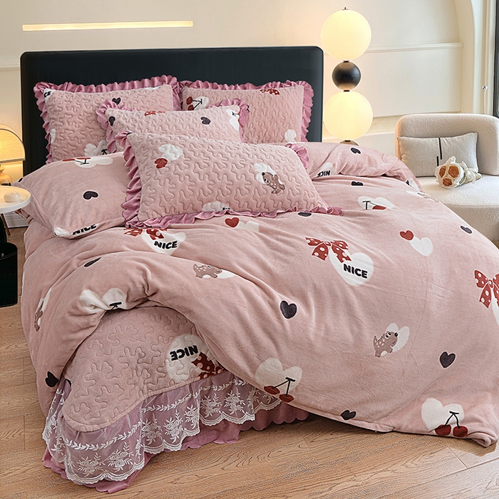 91家纺网 家纺一手货源 找家纺 2024新款亲肤牛奶绒夹棉床盖四件套 甜心