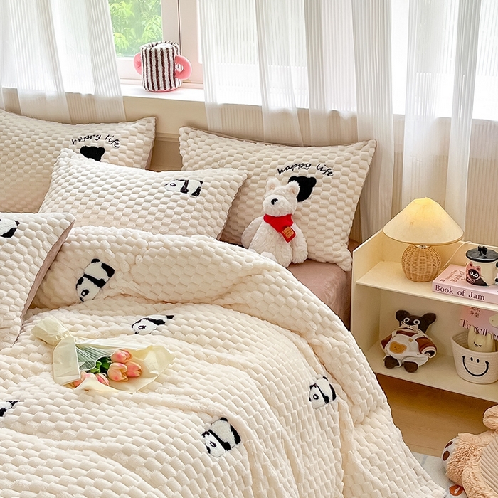 91家纺网 家纺一手货源 找家纺 澳梵家居 2024新款小清新豆豆绒牛奶绒毛巾绣四件套 小熊猫-卡其