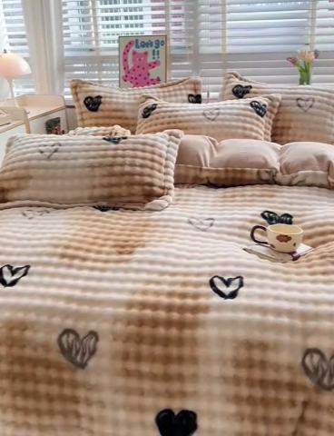 91家纺网 家纺一手货源 找家纺 （总）宜家坊 2024新款牛奶绒泡泡印花四件套系列二