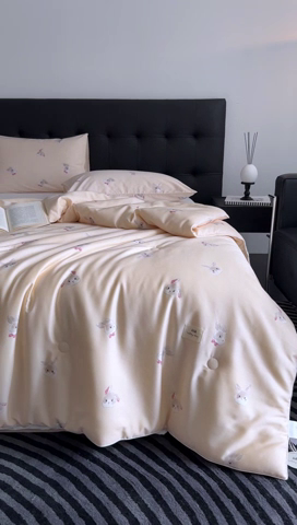 91家纺网 家纺一手货源 找家纺 汇庭 2024新品·雅棉春秋被系列--棚拍 美好小兔