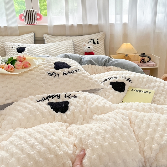 91家纺网 家纺一手货源 找家纺 澳梵家居 2024新款小清新豆豆绒牛奶绒毛巾绣四件套 熊头-灰