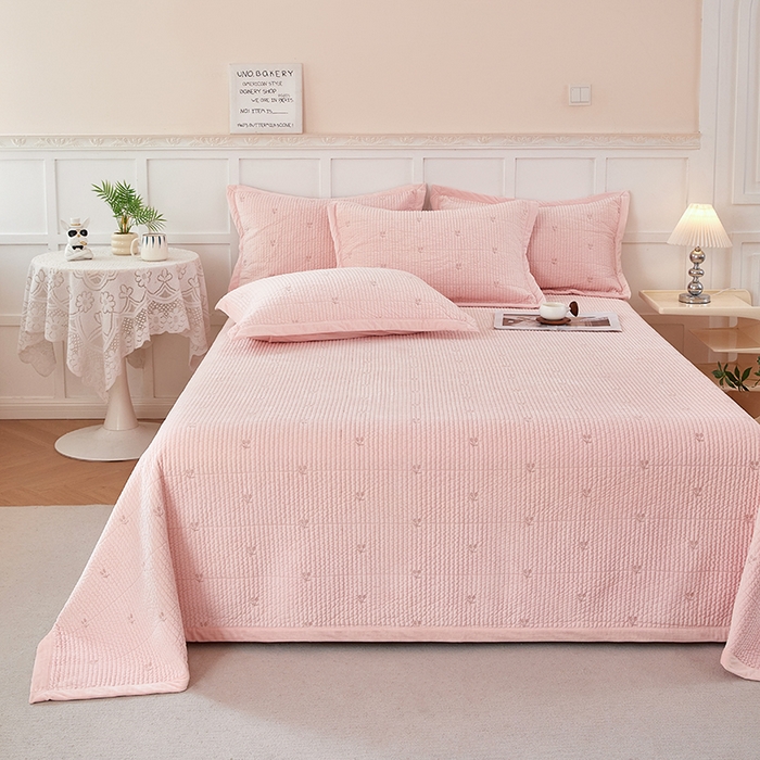 91家纺网 家纺一手货源 找家纺 （总）莎果 2024新款天丝绒刺绣款床盖三件套