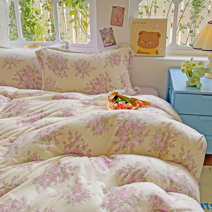 91家纺网 家纺一手货源 找家纺 卡普 2026新款牛奶绒印花四件套 欧风花影