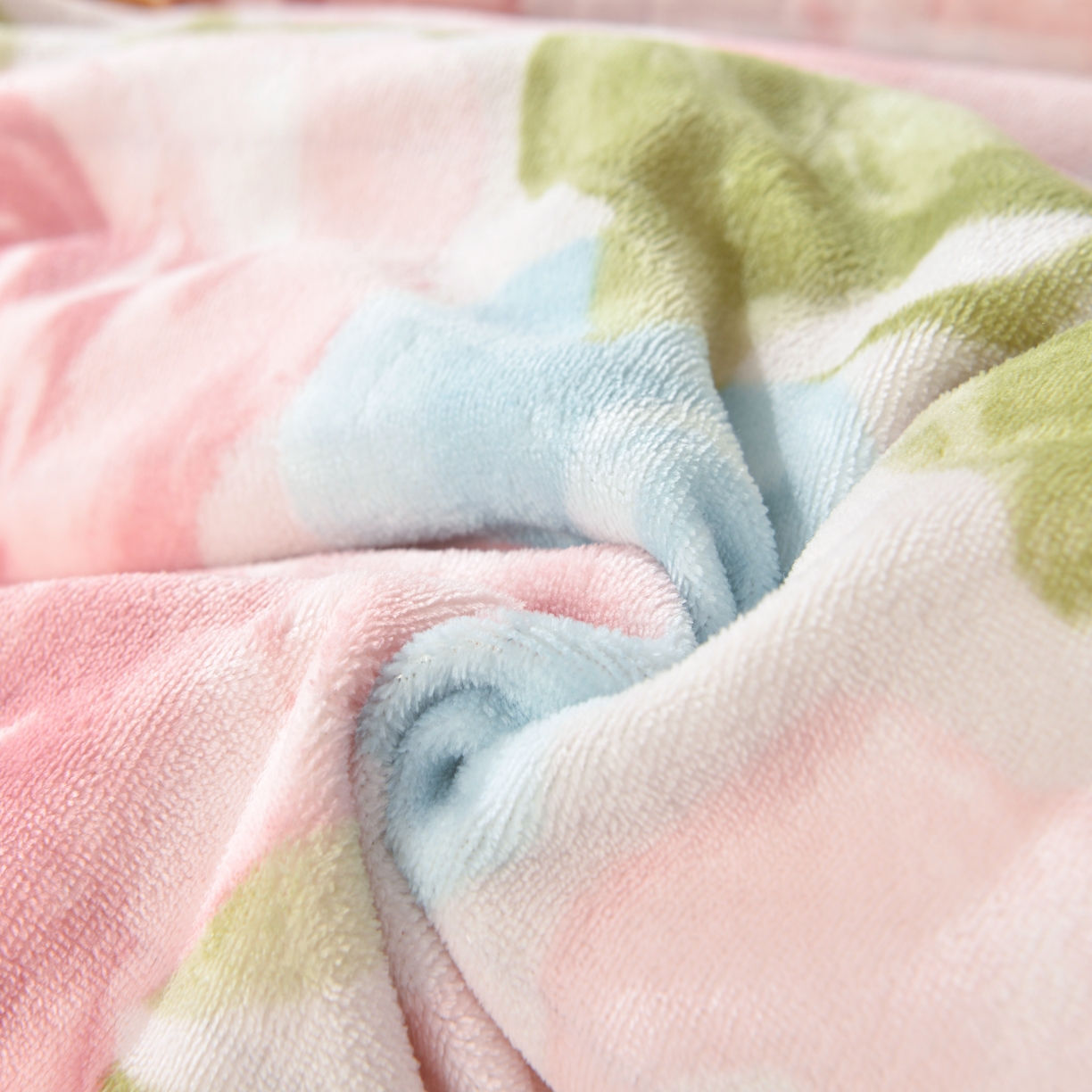 91家纺网 家纺一手货源 找家纺 2024新款亲肤牛奶绒夹棉床盖四件套 诗意玫瑰