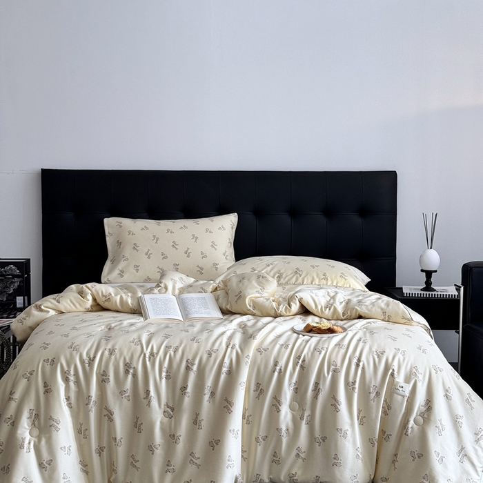 91家纺网 家纺一手货源 找家纺 汇庭 2024新品·雅棉春秋被系列--棚拍 小兔跳跳粉