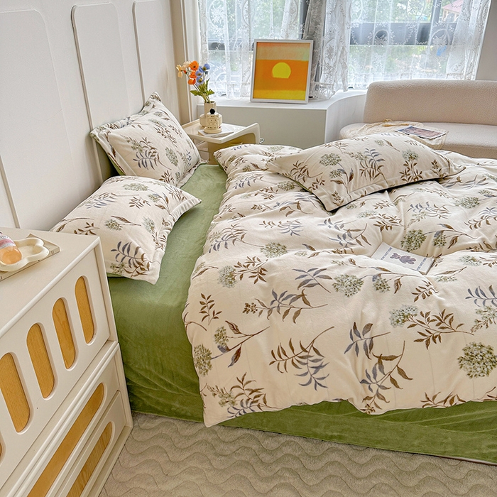 91家纺网 家纺一手货源 找家纺 卡普 2025新款牛奶绒印花四件套 秋日细雨