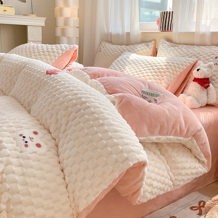 澳梵家居 2024新款小清新豆豆绒牛奶绒毛巾绣四件套 快乐兔-粉