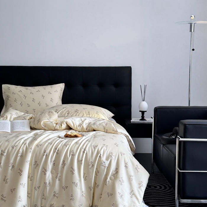 91家纺网 家纺一手货源 找家纺 汇庭 2024新品·雅棉春秋被系列--棚拍 小兔跳跳粉