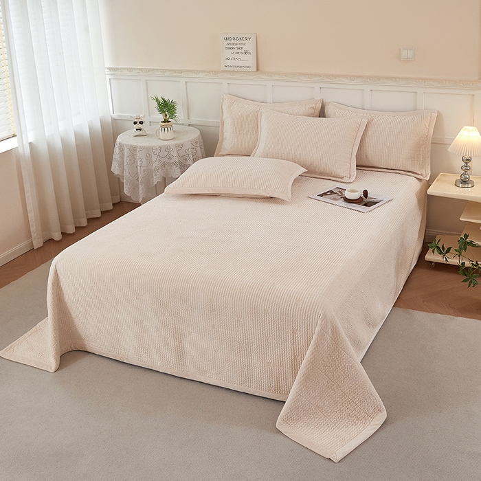 91家纺网 家纺一手货源 找家纺 莎果 2024新款天丝绒刺绣款床盖三件套 樱桃-米白