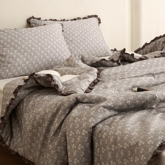 91家纺网 家纺一手货源 找家纺 汇庭 2024秋冬新款·铂金雅棉系列--棚拍 苏美尔灰