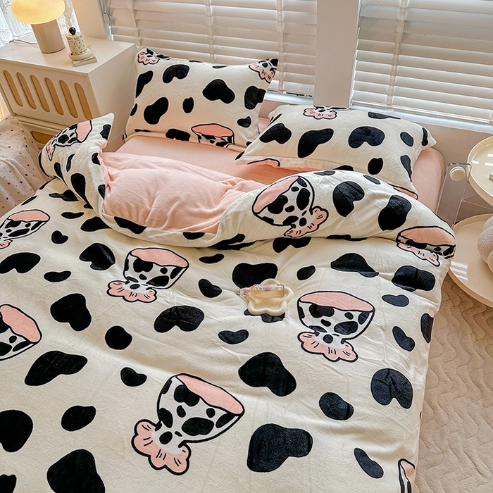 91家纺网 家纺一手货源 找家纺 卡普 2026新款牛奶绒印花四件套 奶牛杯