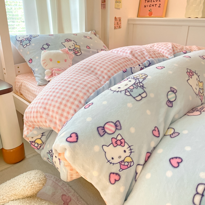 91家纺网 家纺一手货源 找家纺 星座 2025新款三丽鸥牛奶绒套件学生床 糖果KT猫 蓝