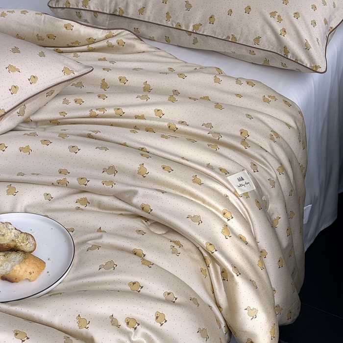 91家纺网 家纺一手货源 找家纺 汇庭 2024新品·雅棉春秋被系列--棚拍 墩墩鸭