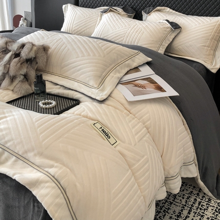 91家纺网 家纺一手货源 找家纺 （总）首尔家纺 2024新款雕花牛奶绒四件套宽边织款四件套律动系列