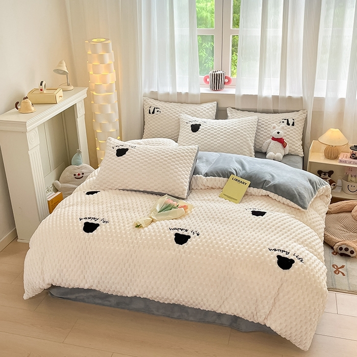 91家纺网 家纺一手货源 找家纺 澳梵家居 2024新款小清新豆豆绒牛奶绒毛巾绣四件套 熊头-灰