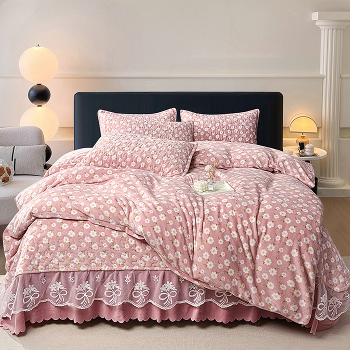 91家纺网 家纺一手货源 找家纺 2024新款亲肤牛奶绒夹棉床盖四件套 小碎花