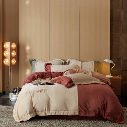 91家纺网 家纺一手货源 找家纺 （总）鼎飞家纺 2024新款高克重牛奶绒刺绣拼色牛奶绒四件套